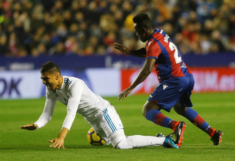 Los blancos empataron con el Levante como ya ocurrió en el Santiago Bernabéu.