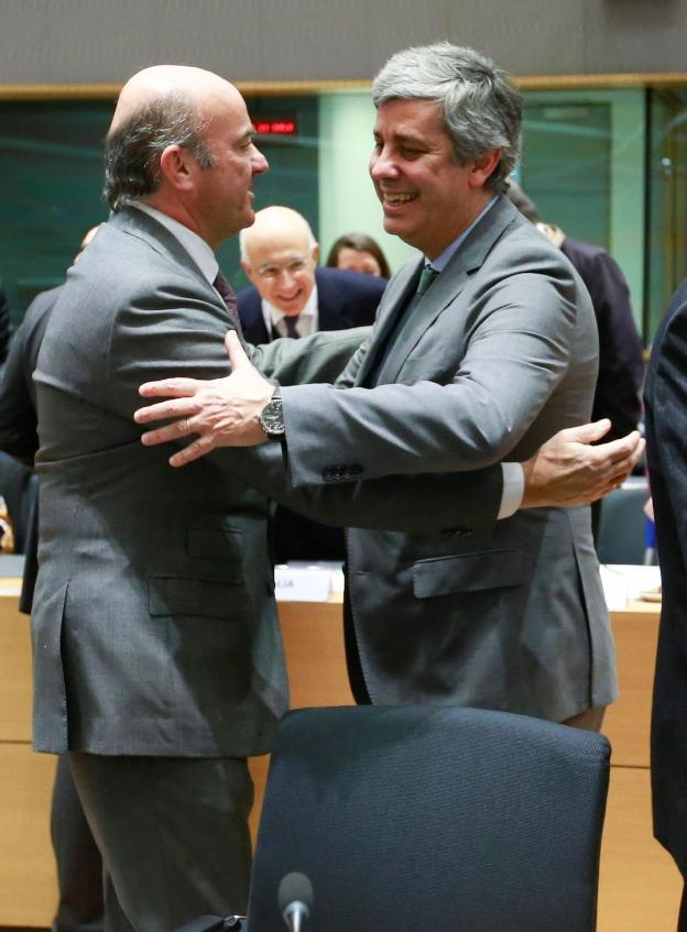 El ministro Luis de Guindos, en una reunión del Eurogrupo. :: efe