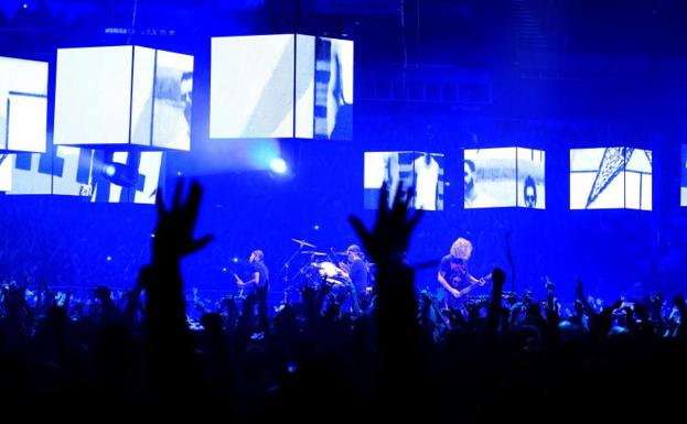 El grupo estadounidense Metallica, durante su concierto en el Palacio de los Deportes de la Comunidad de Madrid.
