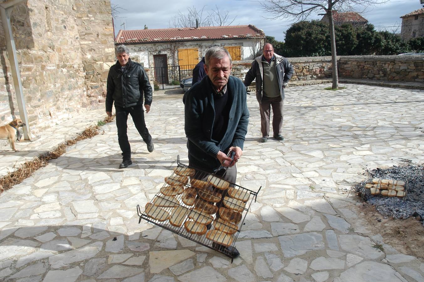 Navajun celebra San Blas con hoguera, bendicion y tostadas