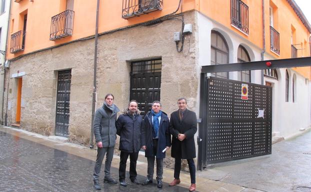 Visita al edificio rehabilitado en la calle Juan Lobo. 