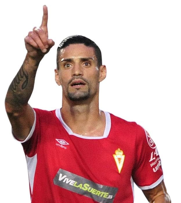 Salva Chamorro celebra un gol, en el partido de presentación del Murcia, en agosto. :: V. vicens