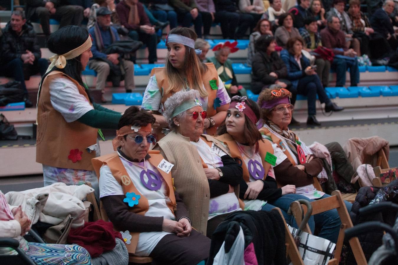 Reinas de corazones, bailarinas de cabaret...se pudieron ver en la tradicional fiesta logroñesa