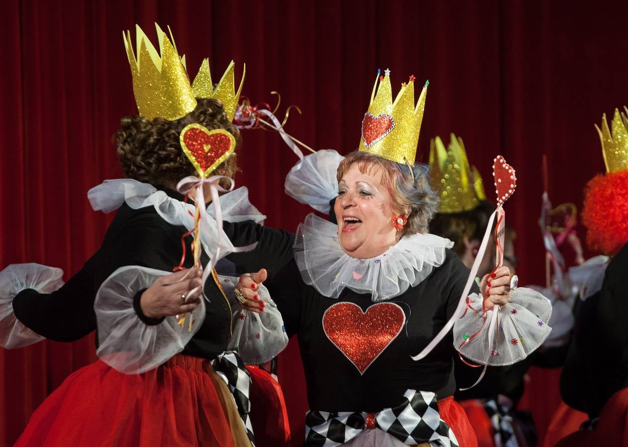 Reinas de corazones, bailarinas de cabaret...se pudieron ver en la tradicional fiesta logroñesa