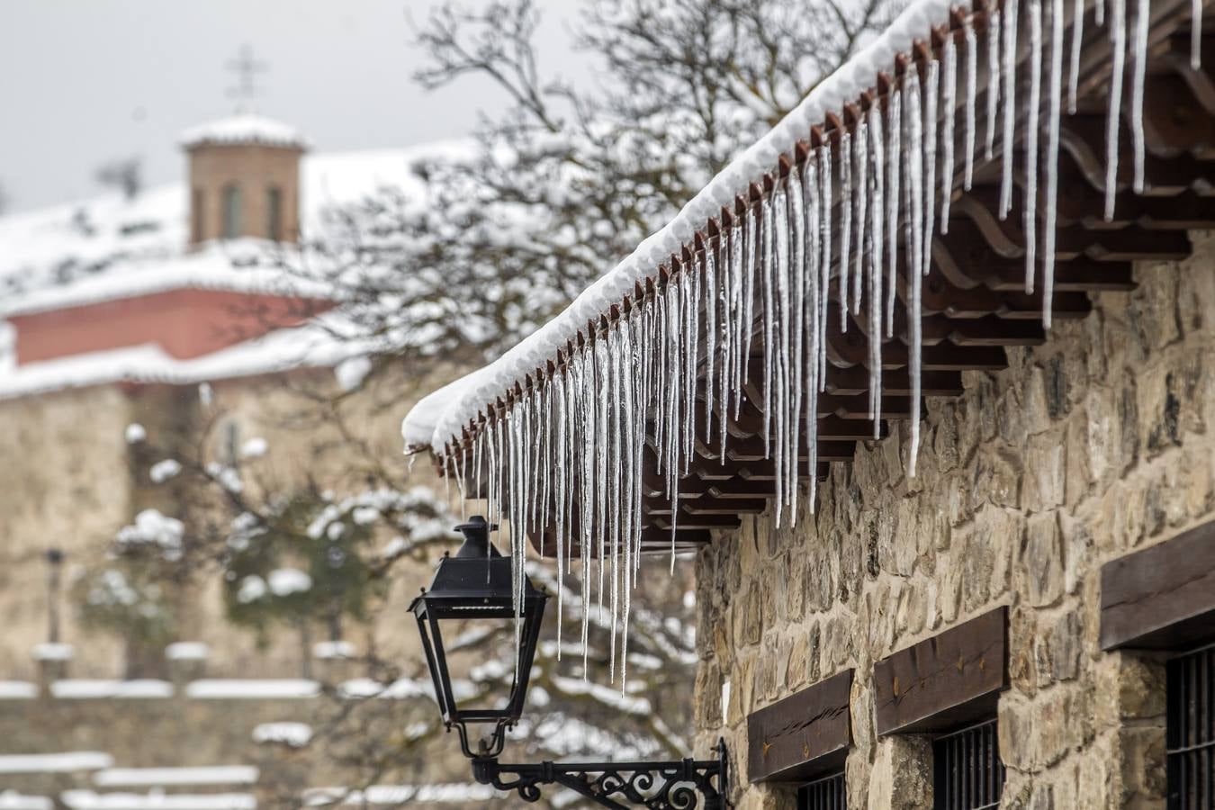 La nieve y el hielo cubren La Rioja