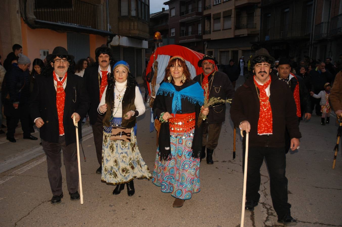 Cervera disfrutó de su desfile de Carnaval, que comenzó con un ligero retraso y del que todos disfrutaron