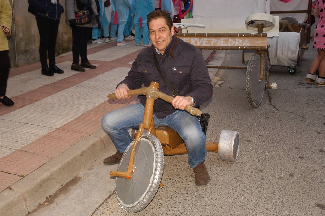 Cervera disfrutó de su desfile de Carnaval, que comenzó con un ligero retraso y del que todos disfrutaron