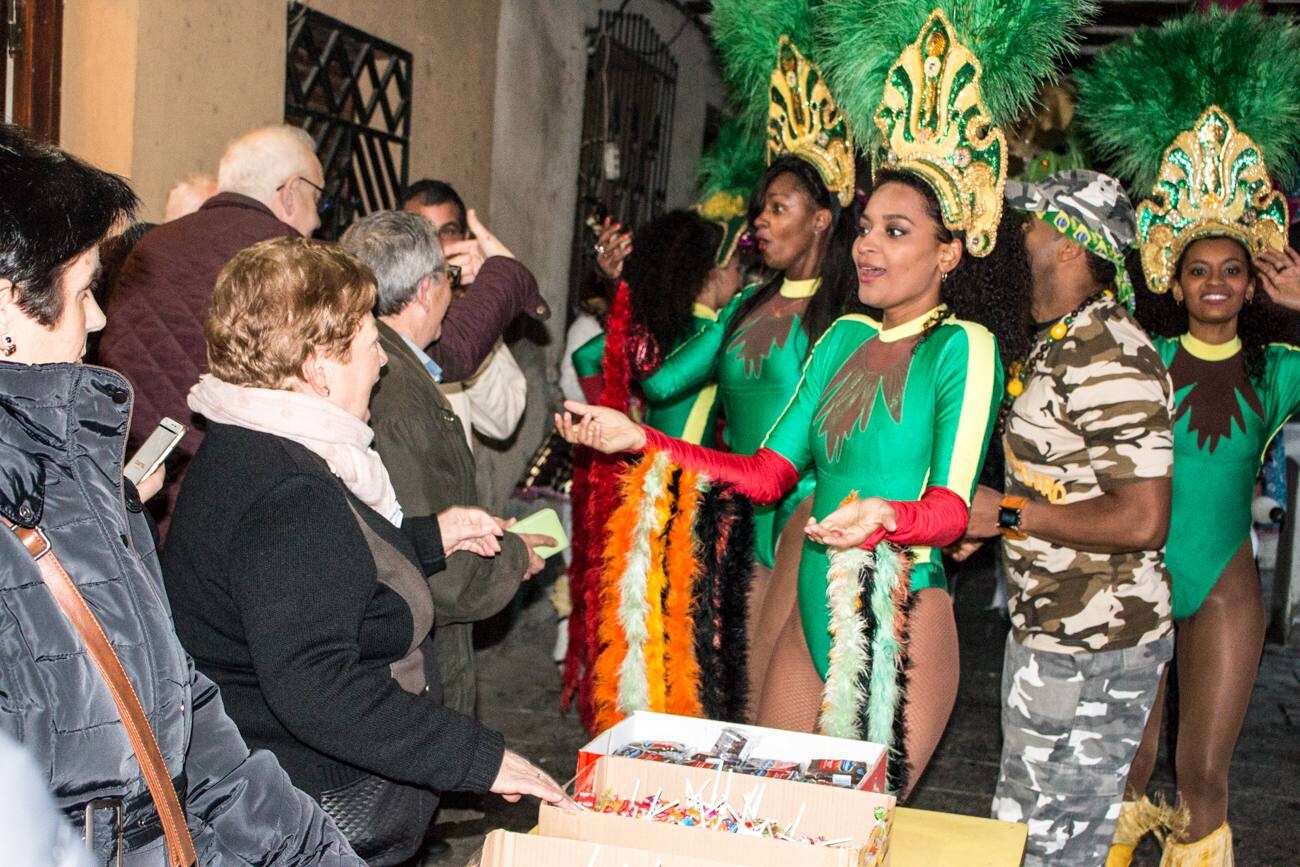 Santo Domingo disfrutó de su carnaval con un gran desfile y la fiesta de disfraces de un día de alegría y celebración