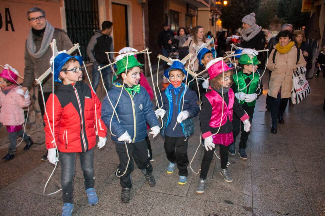 Santo Domingo disfrutó de su carnaval con un gran desfile y la fiesta de disfraces de un día de alegría y celebración