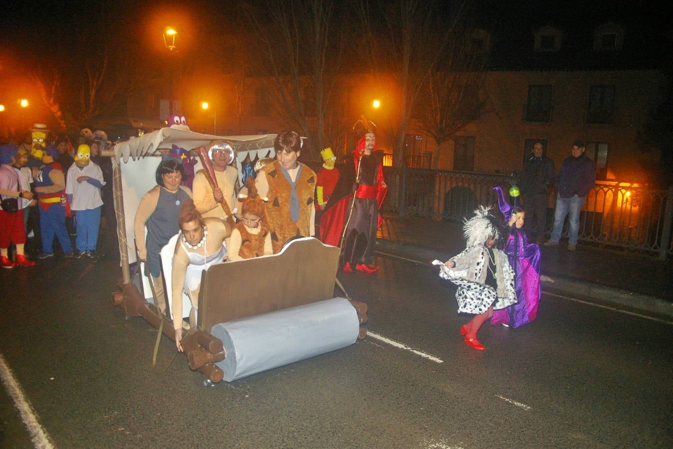 Divertidos disfraces en los carnavales de Cenicero.