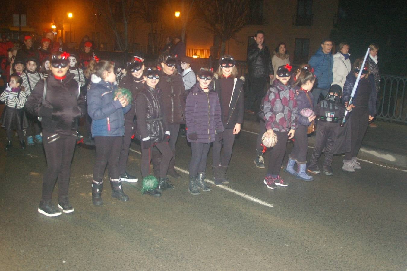 Divertidos disfraces en los carnavales de Cenicero.