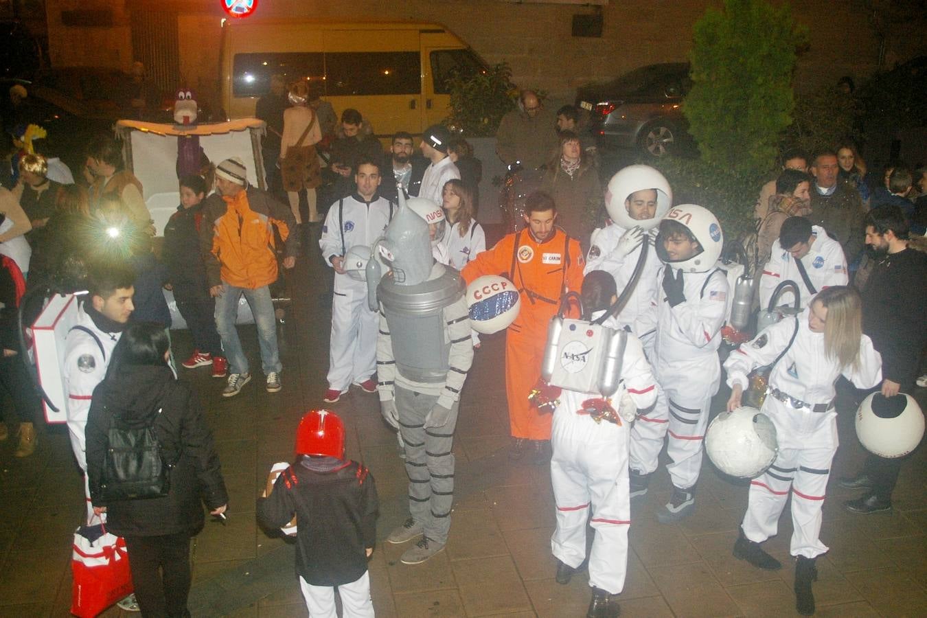 Divertidos disfraces en los carnavales de Cenicero.