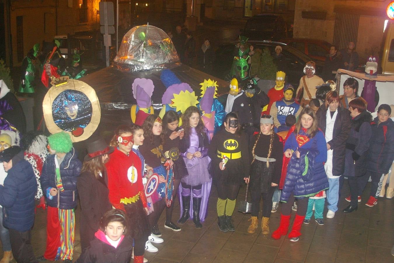 Divertidos disfraces en los carnavales de Cenicero.