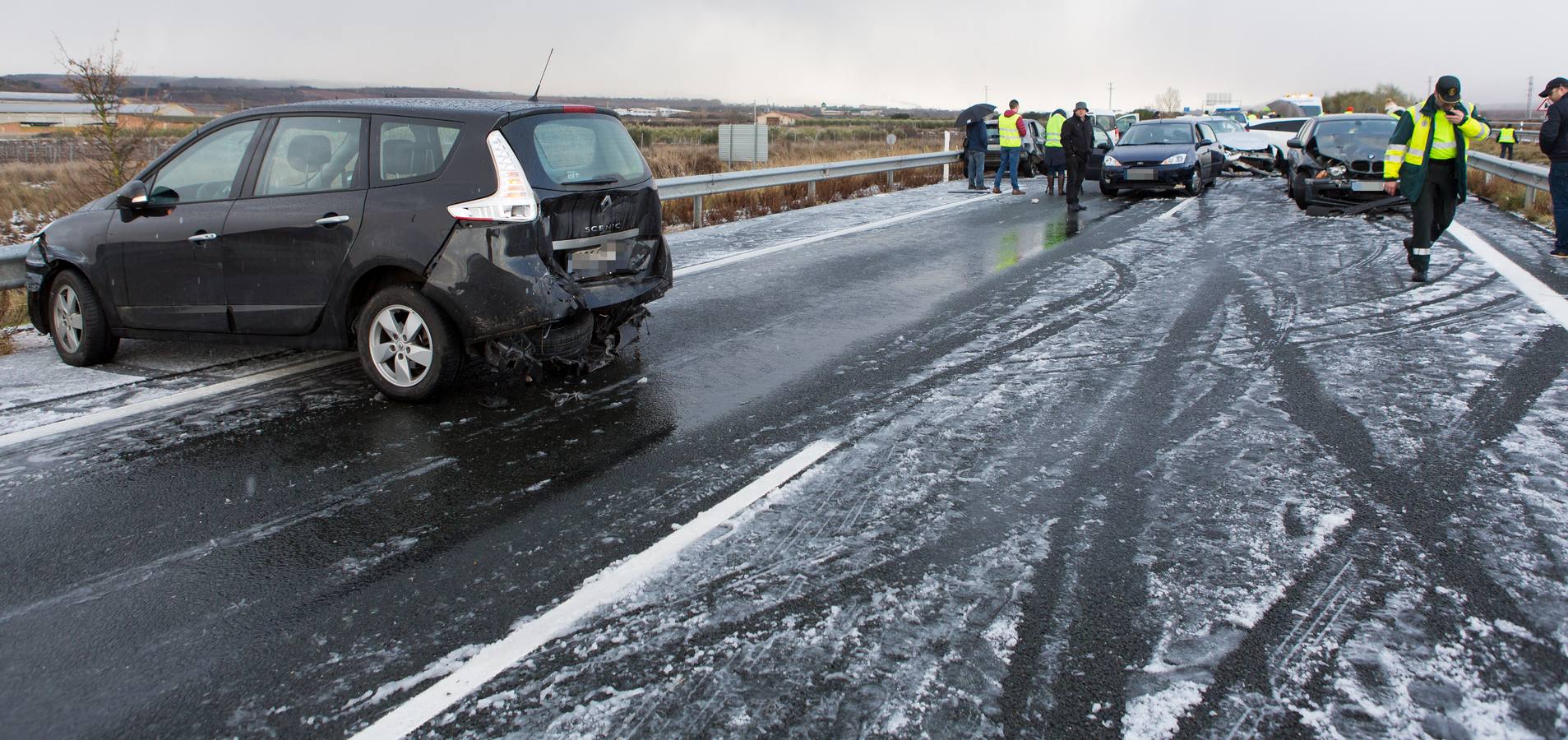 Una treintena de coches, afectados en un siniestro que dejó una veintena de heridos leves