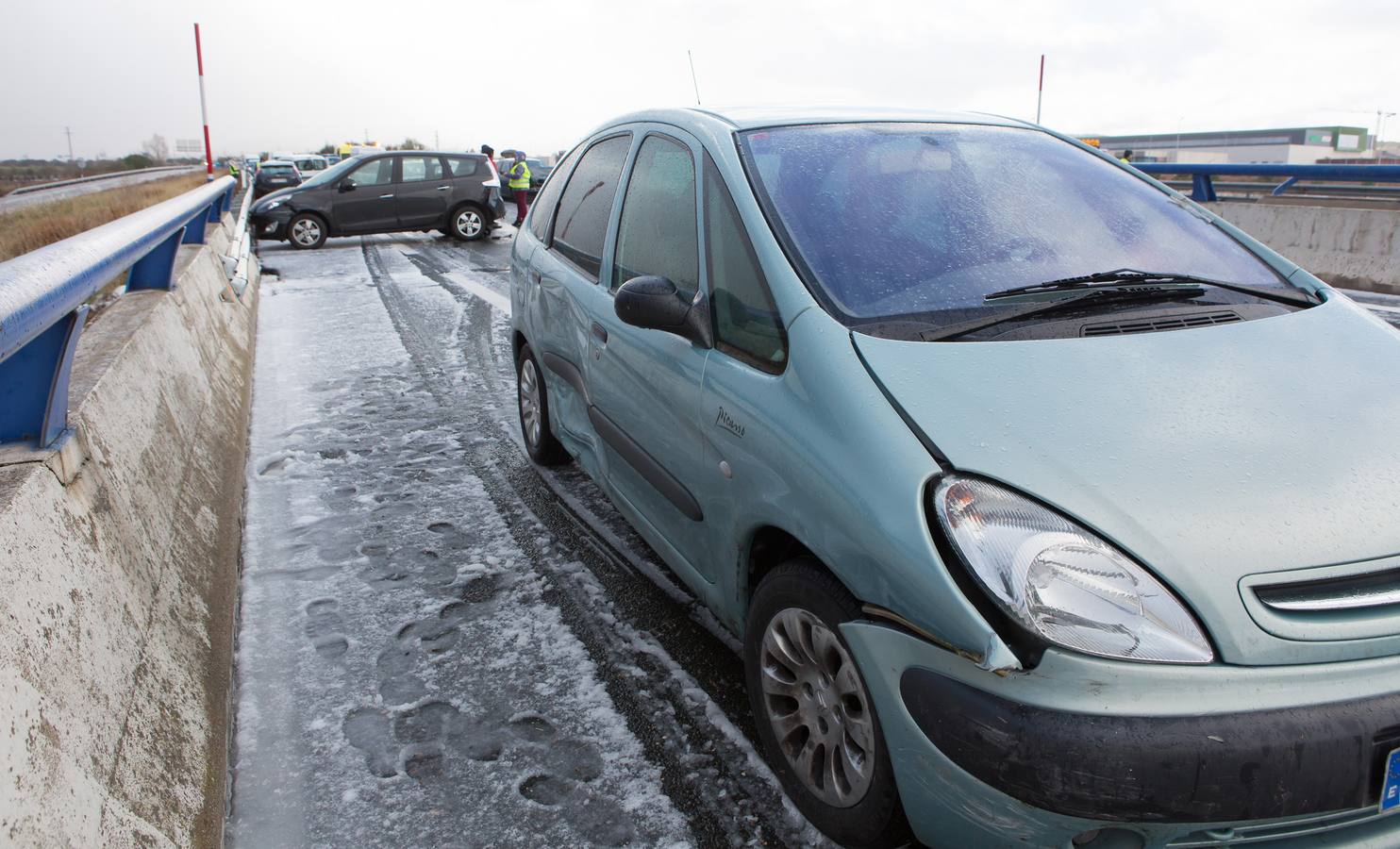 Una treintena de coches, afectados en un siniestro que dejó una veintena de heridos leves