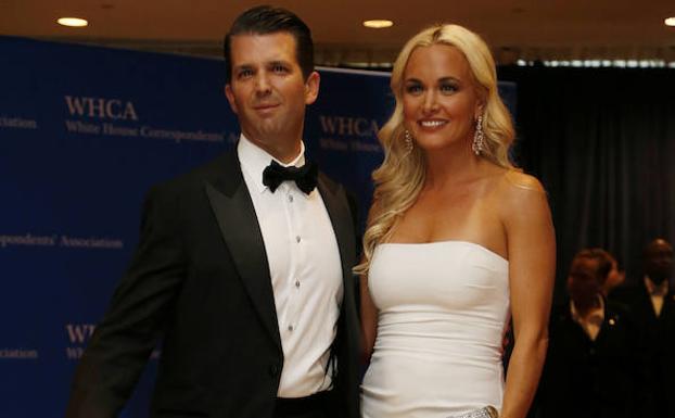 Vanessa Trump (d) y su esposo. 