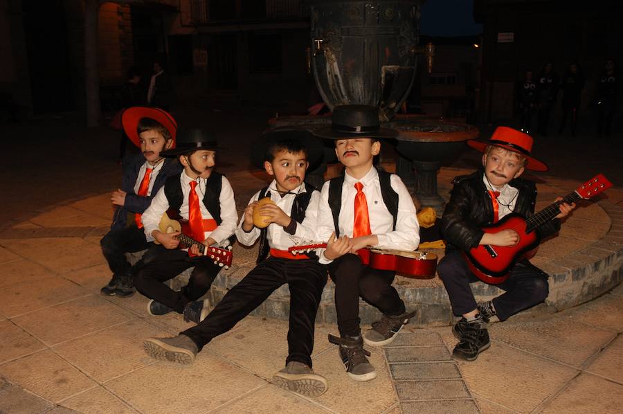 Cabretón festejó sus fiestas de Carnaval con el concurso de disfraces donde jóvenes y mayores disfrutaron unidos de una bonita jornada en el que todos lucieron un atuendo espectacular.