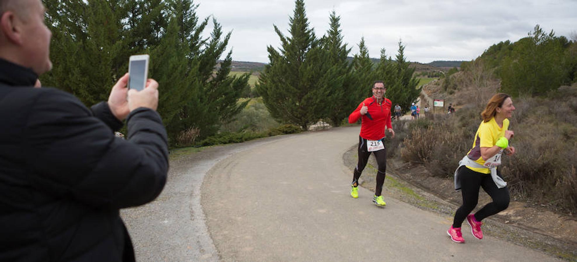 La Carrera de La GraJera ha reunido esta mañana a un gran número de atletas para competir en una nueva cita del Circuito de Carreras Populares por los alrededores del entorno natural y del campo de golf de Logroño