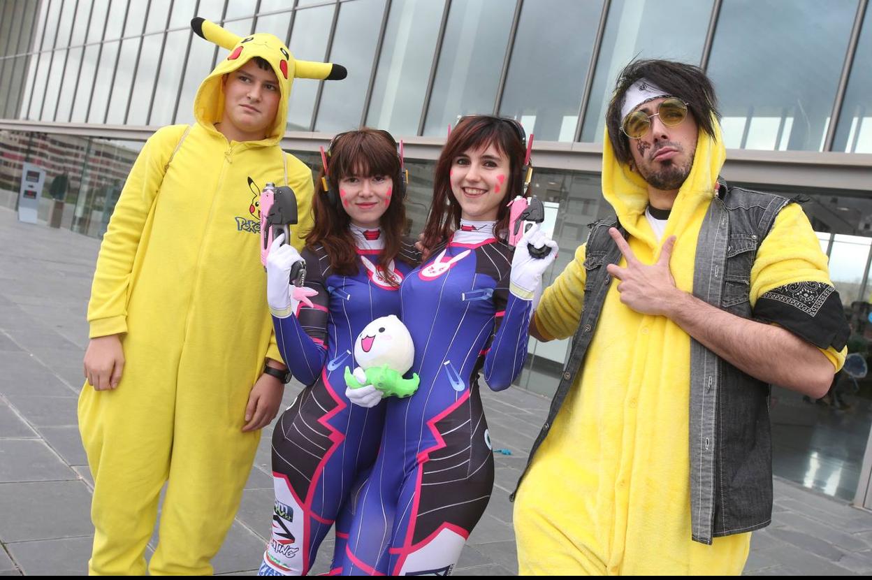 Participantes, ayer, en la feria ExpOtaku. :: juan marín