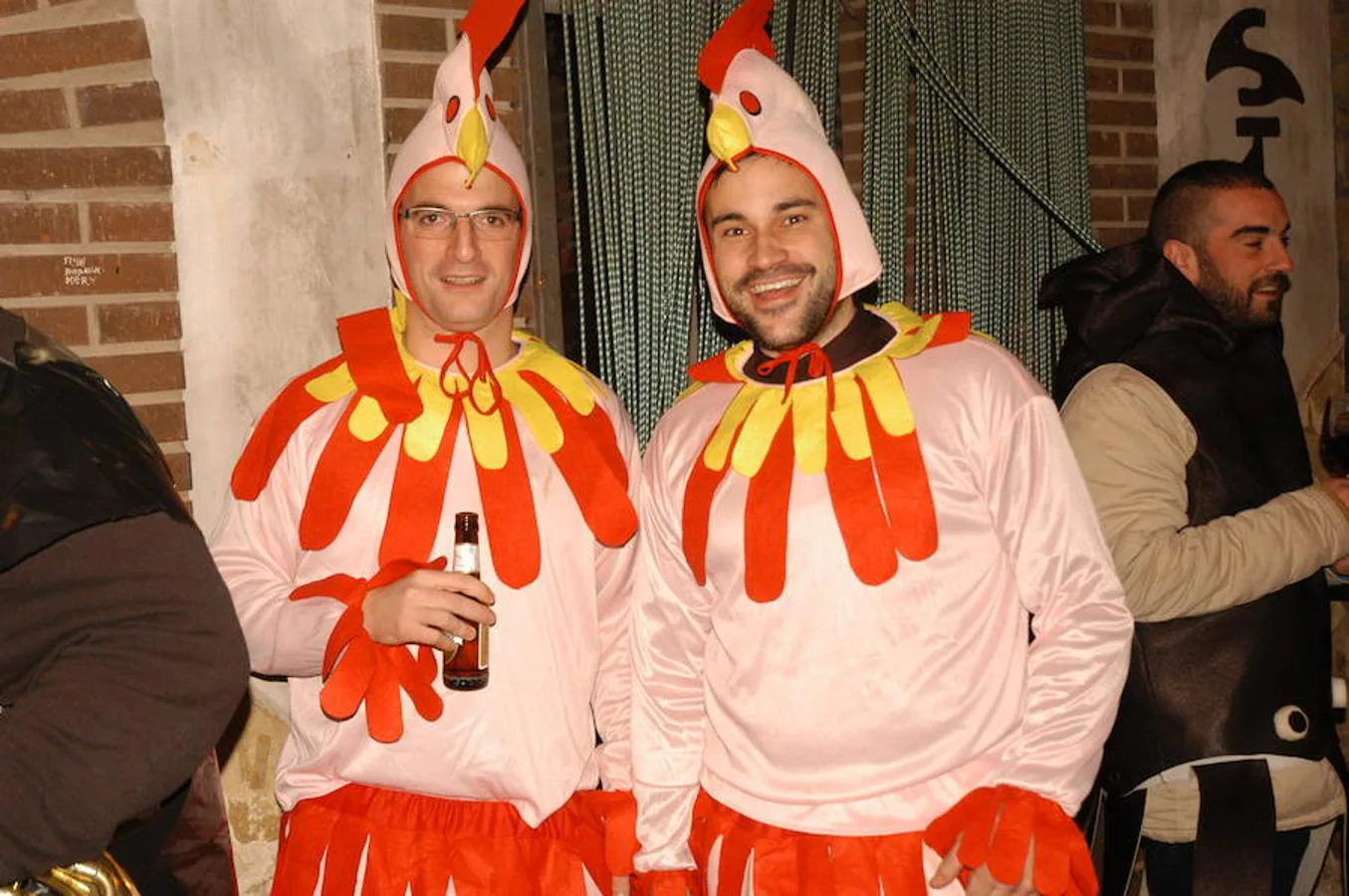 Día de fiesta y nervios entre los peques para estrenar sus trajes de carnaval, pero la alegría asaltó a todas las franjas de edad en Igea para convertir la localidad en un escenario fantástico.