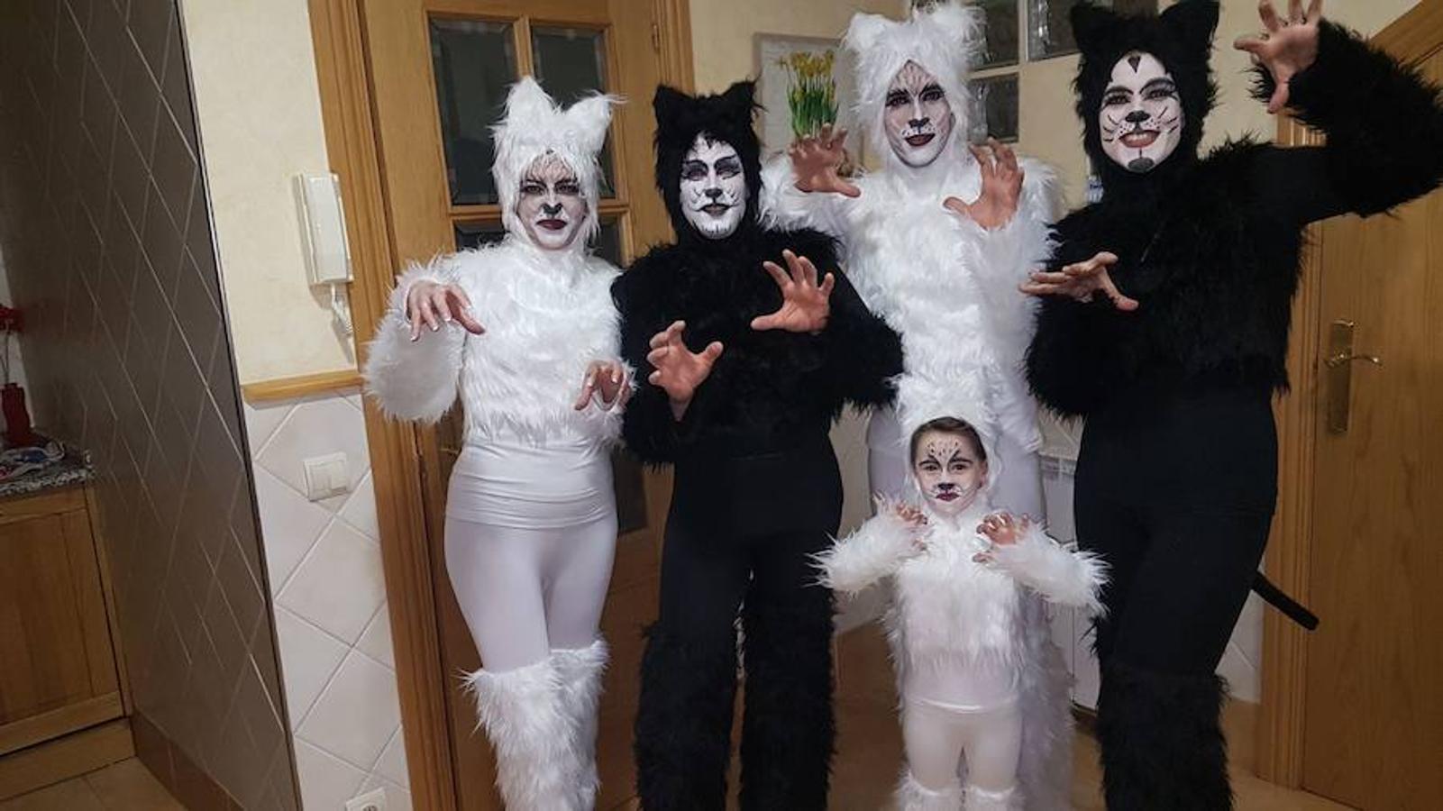 Afición y devoción por el Carnaval. La localidad de Valverde festejó el desfile en honor a Don Carnal con alegría y colorido. Los atuendos para la ocasión lucieron en todo sus esplendor entre peques y mayores.