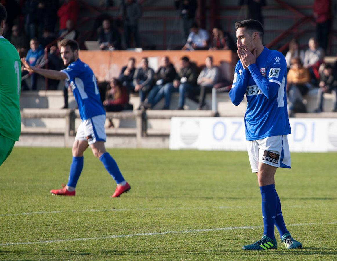 La UDL sacó un punto de su visita a Tajonar tras el anodino empate sin goles conquistado ante un rival que está hundido en la tabla. El equipo riojano tuvo dos chispazos a lo largo de noventa minutos, pero no consiguió materializar. También tuvo un apagón y un susto que pudo costarles caro.