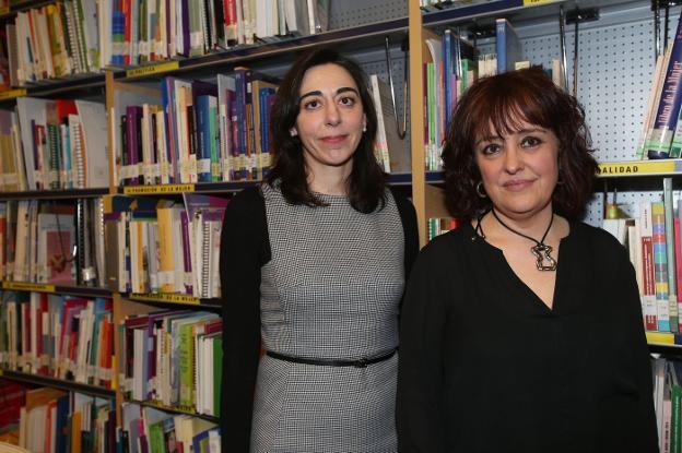 Las mediadoras familiares Patricia Álvarez y Marisa Rodríguez, en el Centro Asesor de la Mujer en Logroño. :: 