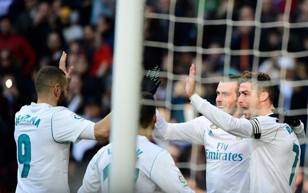 Bale celebra su gol junto a Cristiano, Benzema y Lucas Vázquez. :: afp
