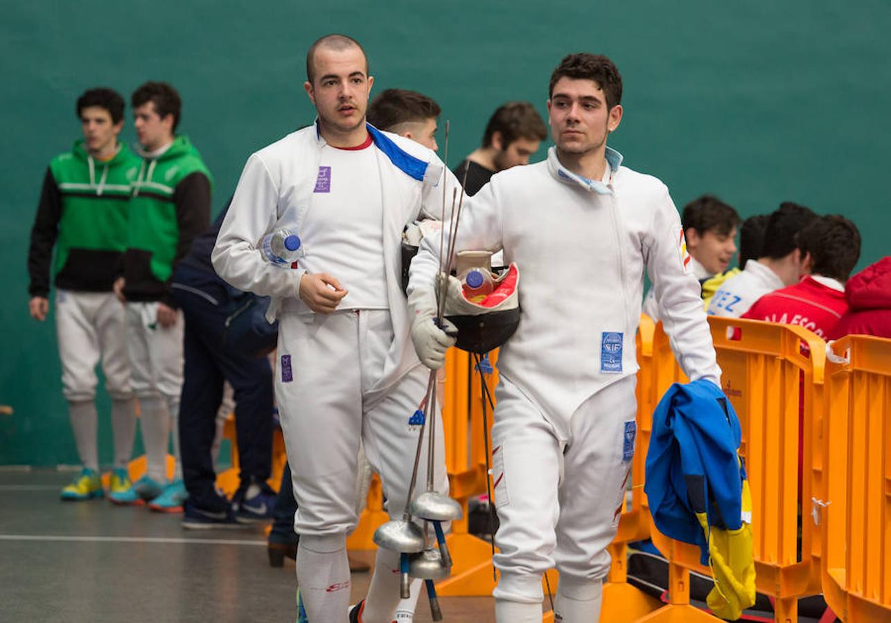 Imágenes correspondientes al Torneo Internacional Ciudad de Logroño que se celebra este fin de semana en el Polideportivo de Las Gaunas de Logroño. En categoría oro, el campeón ha sido el Burgos mientras que en la de plata, el éxito ha sido para el Olimpo de Madrid.