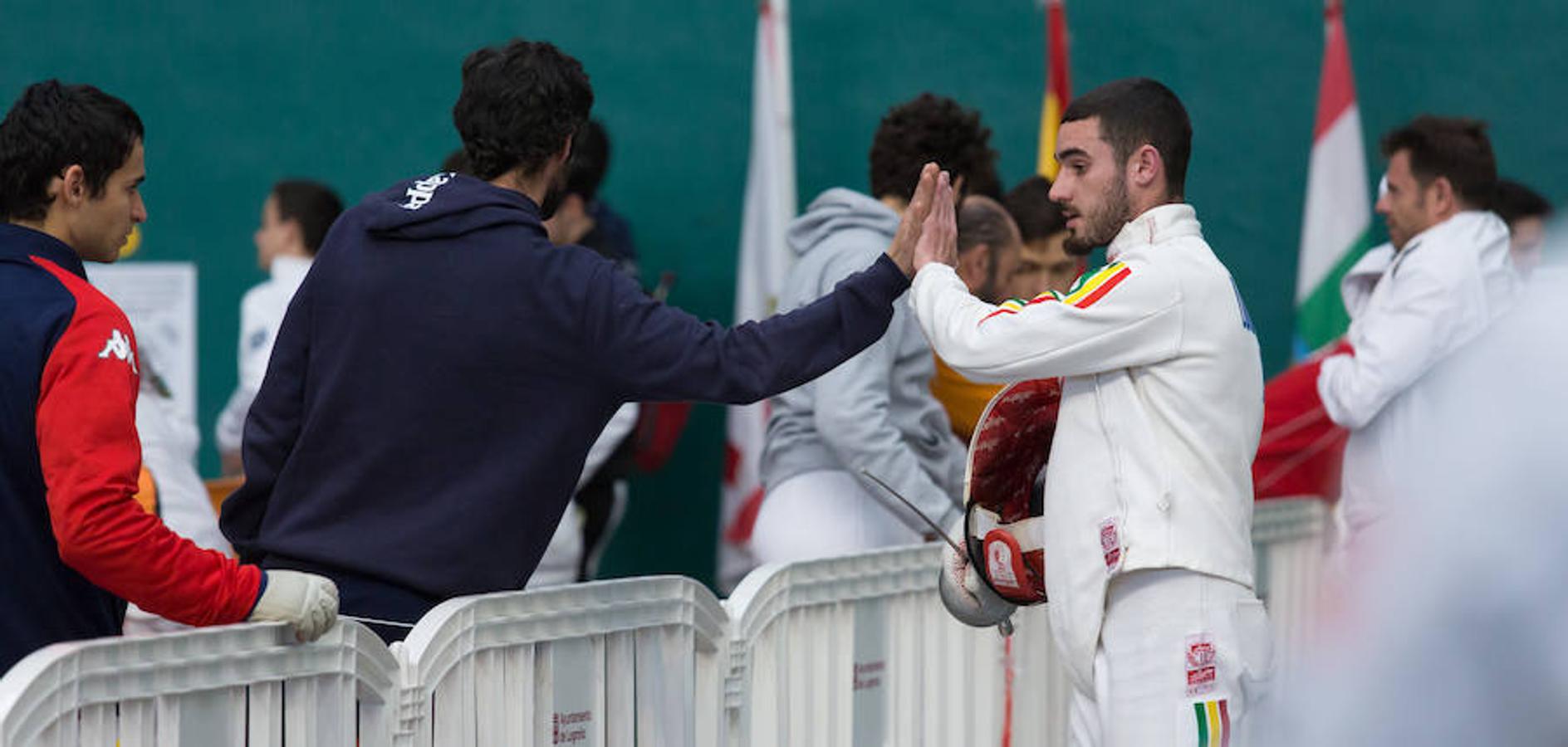 Imágenes correspondientes al Torneo Internacional Ciudad de Logroño que se celebra este fin de semana en el Polideportivo de Las Gaunas de Logroño. En categoría oro, el campeón ha sido el Burgos mientras que en la de plata, el éxito ha sido para el Olimpo de Madrid.