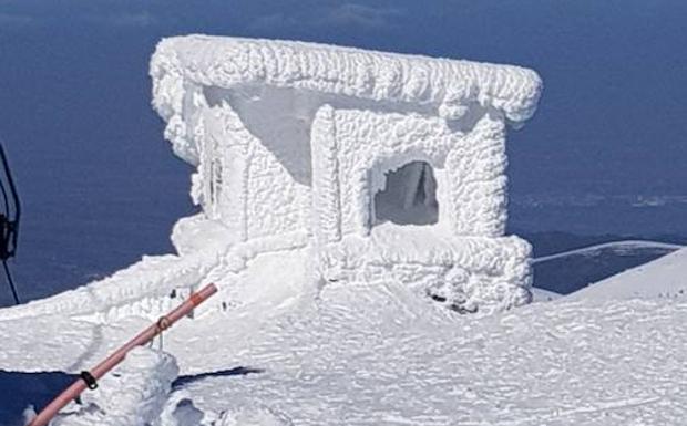 Impresionante imagen de una instalación de Valdezcaray nevada y helada esta semana. 