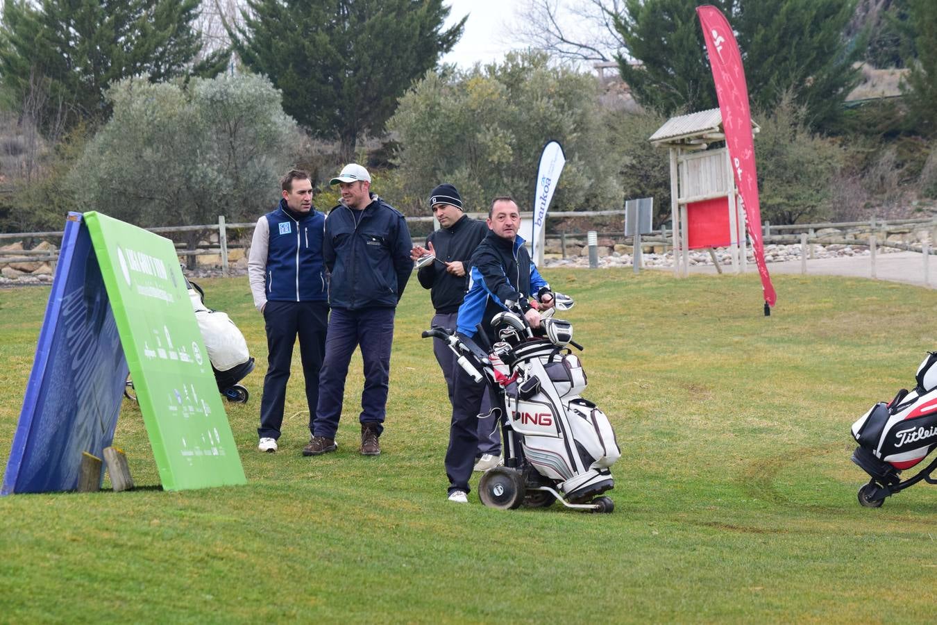 Los participantes en el primer torneo de la Liga de Golf y Vino disfrutaron de una estupenda jornada.