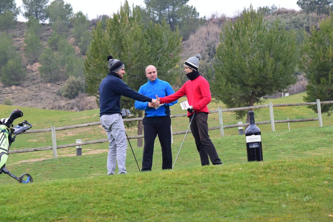 Los participantes en el primer torneo de la Liga de Golf y Vino disfrutaron de una estupenda jornada.