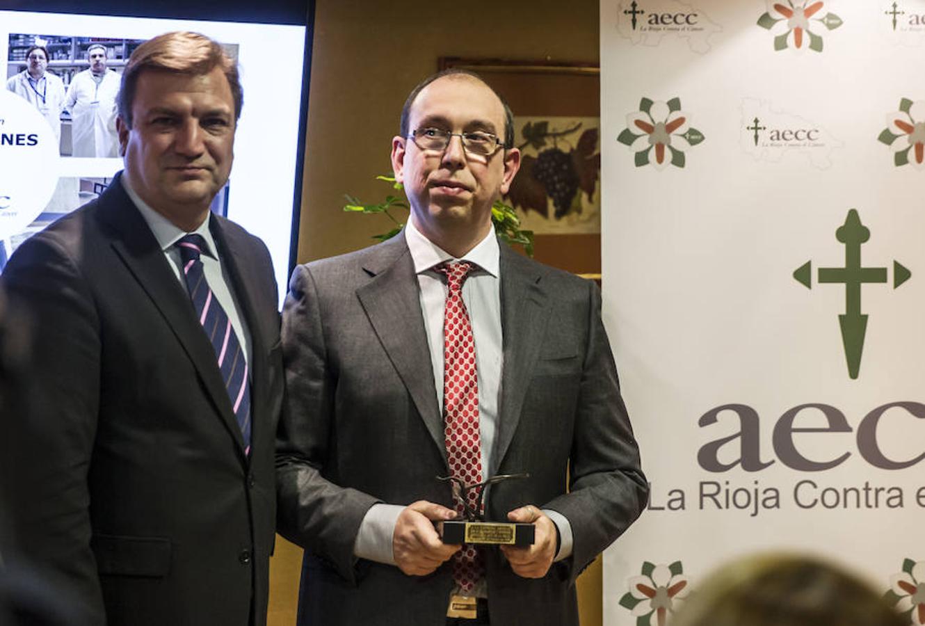 Entrega de la 4ª edición de los Galardones que concede AECC La Rioja y que ha contado con la presencia del presidente del Gobierno riojano, José Ignacio Ceniceros, la presidenta del Parlamento, Ana Lourdes González, y la alcaldesa de Logroño Cuca Gamarra.