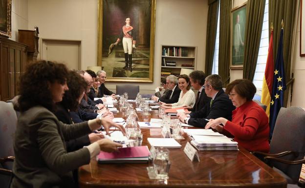 Reunión del Consejo de Administración de la sociedad ferroviaria en Madrid. 