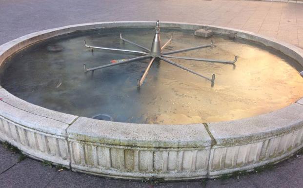 Fuente helada en la Plaza de Derechos Humanos de Logroño