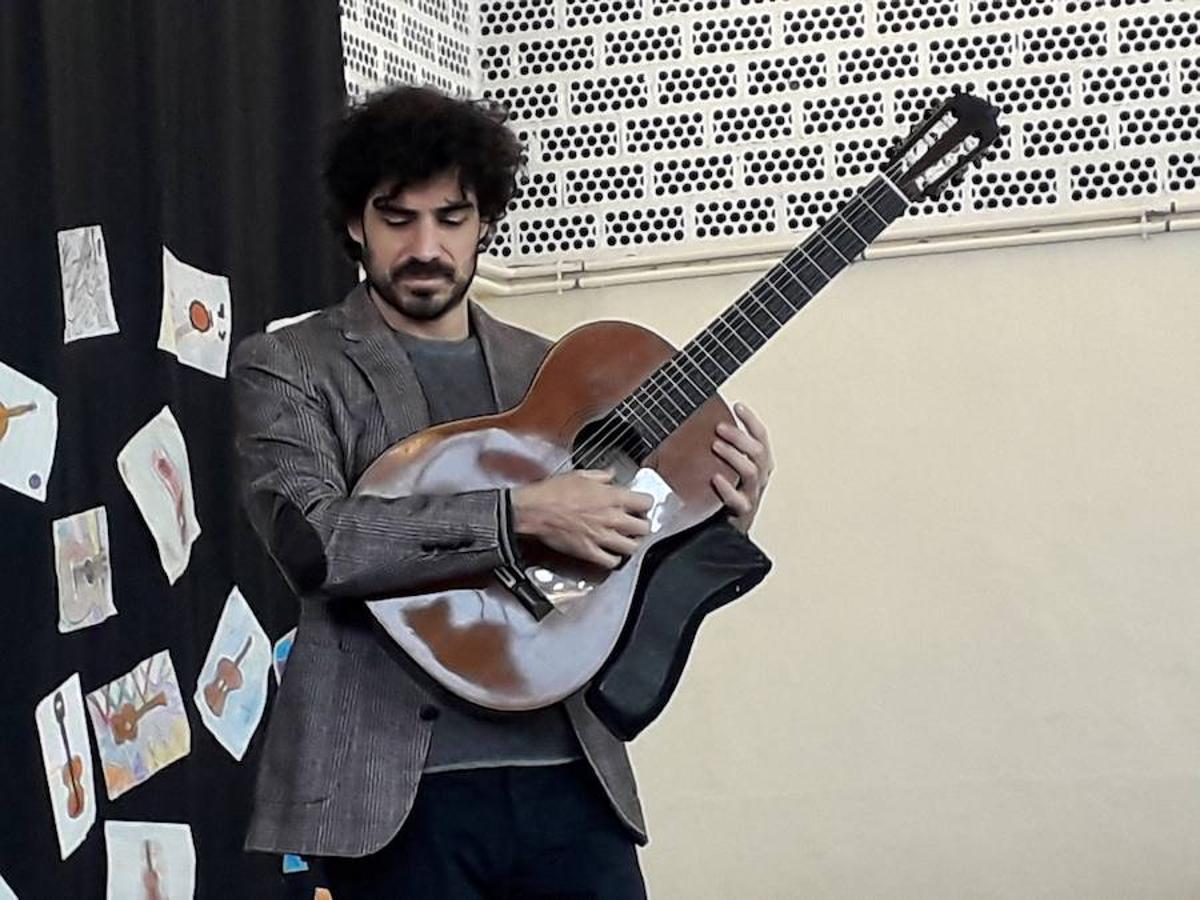 ´ablo Sáinz Villegas emplea la música para hablar de valores y emocione en los colegios de Logroño y Calahorra