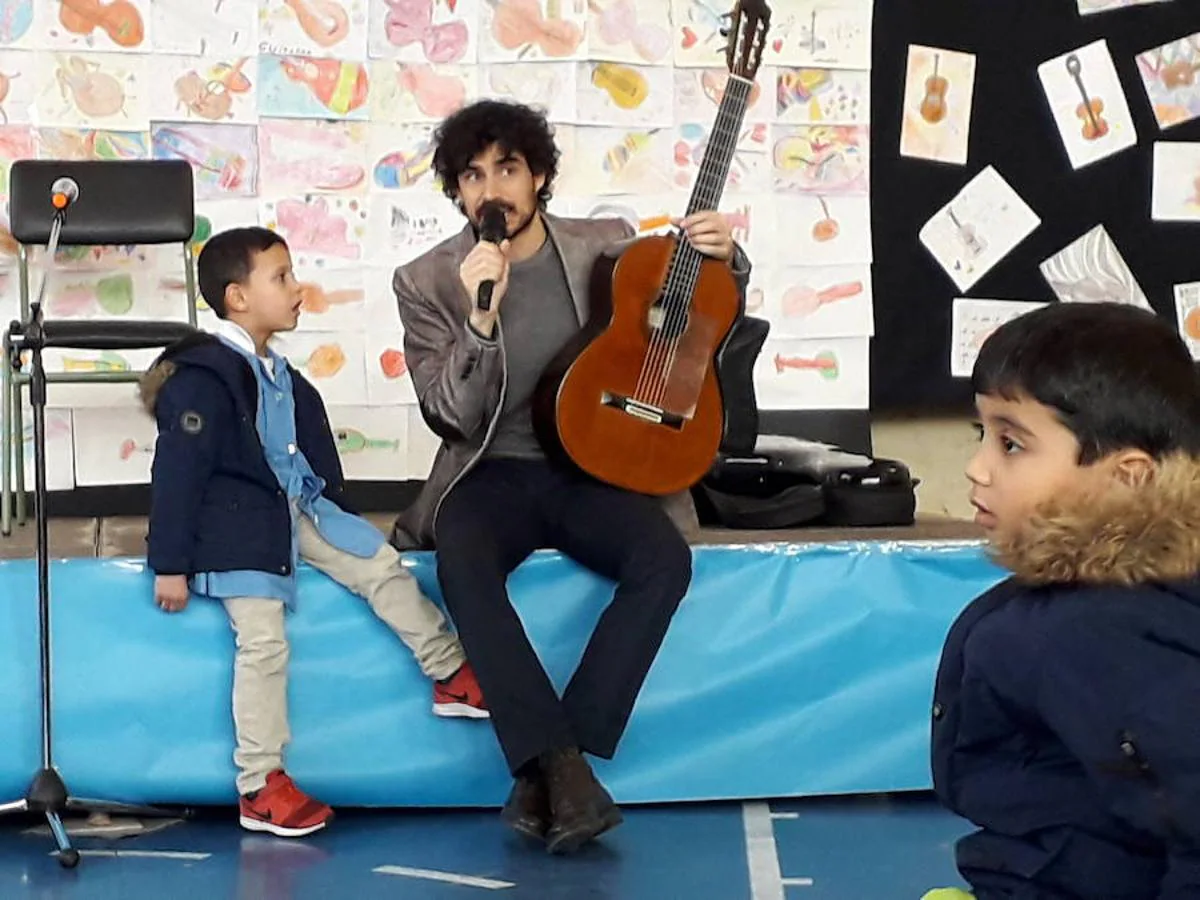 ´ablo Sáinz Villegas emplea la música para hablar de valores y emocione en los colegios de Logroño y Calahorra