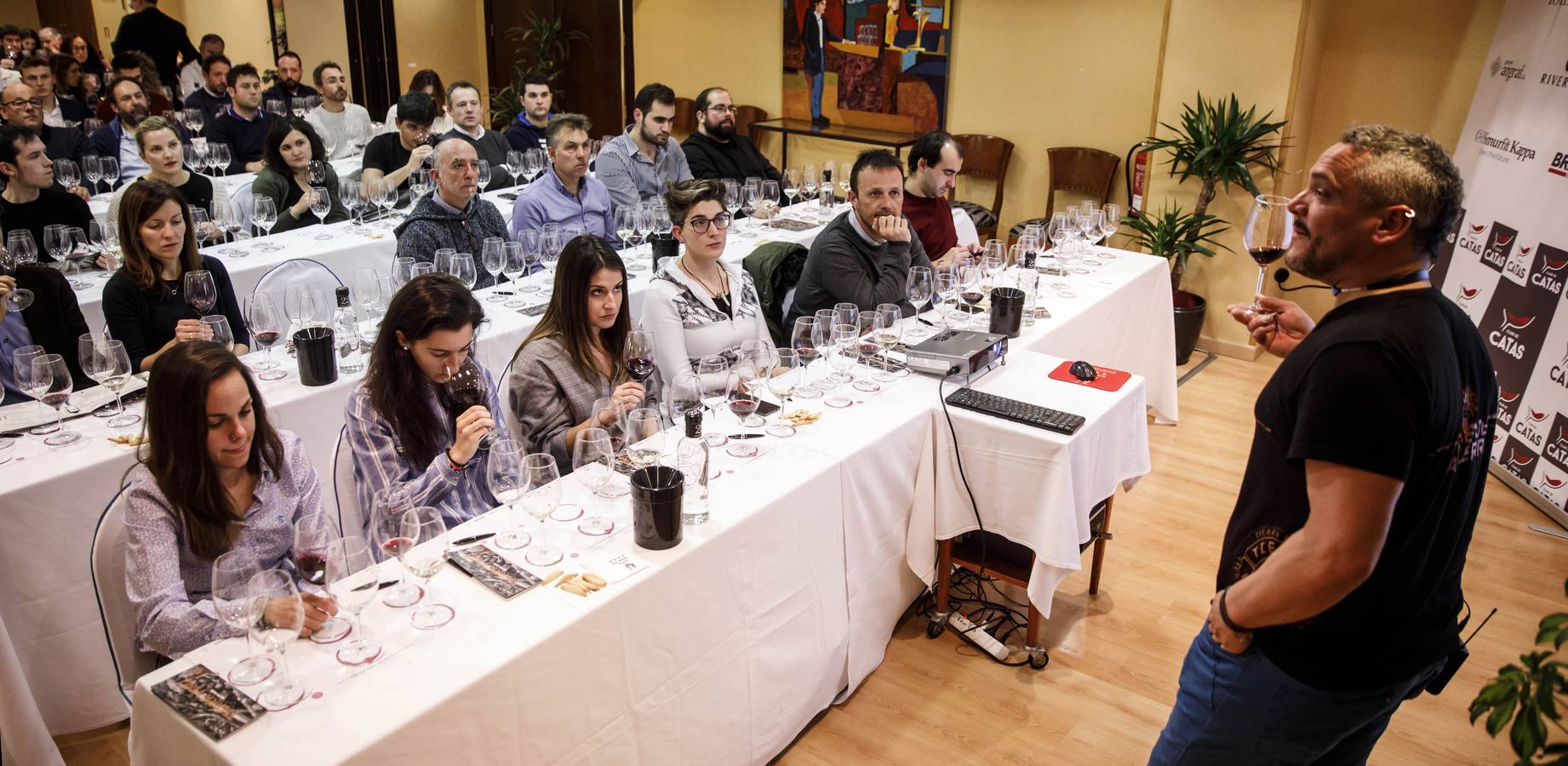 Carlos Fernández, de Bodegas Tierra, presentó sus vinos en el Club de Catas de lomejordelvinoderioja.com.