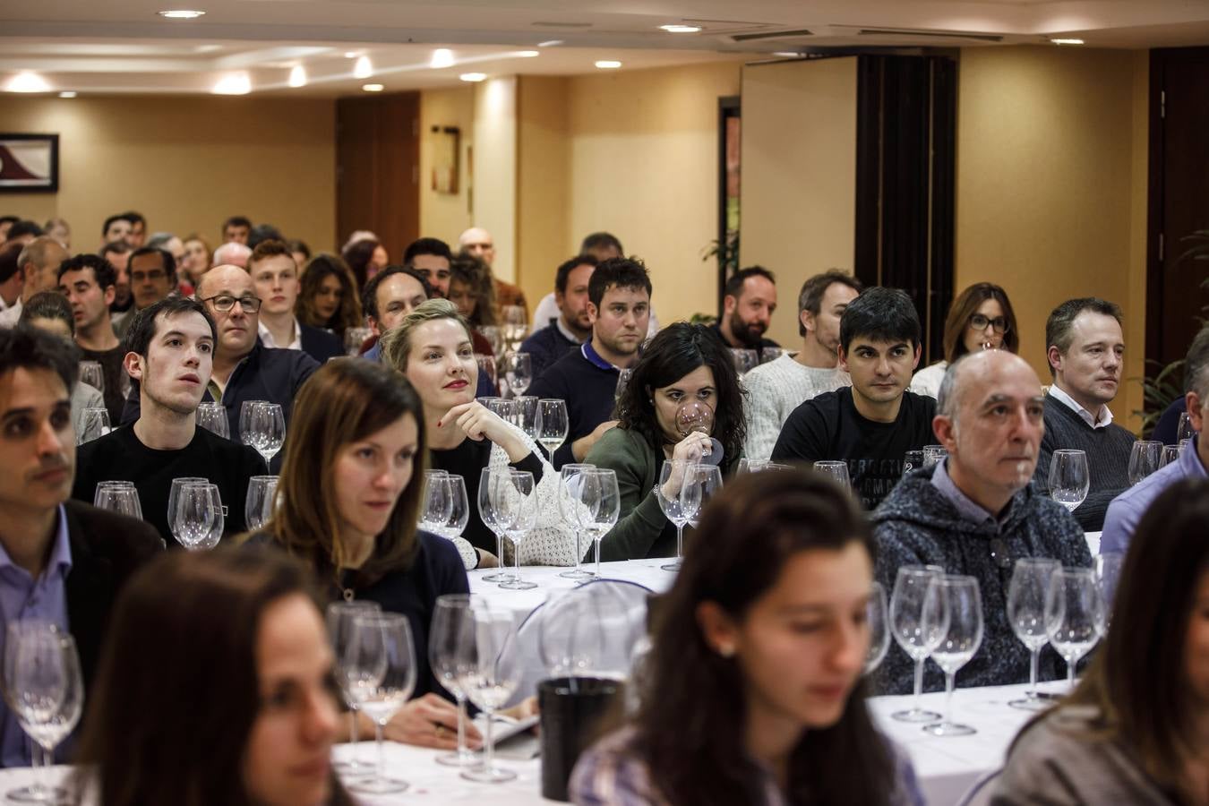 Carlos Fernández, de Bodegas Tierra, presentó sus vinos en el Club de Catas de lomejordelvinoderioja.com.