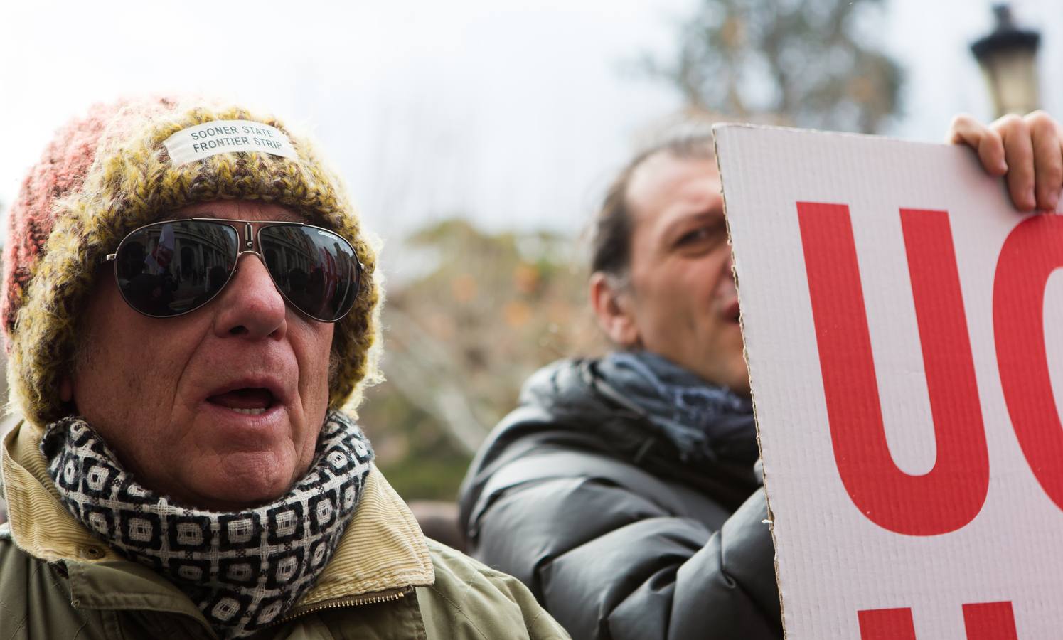 Los jubilados han vuelto a manifestarse frente a la Delegación del Gobierno en Logroño para protestar por la "miseria" del 0,5% de incremento en las pensiones y reivindicar su sostenibilidad. 