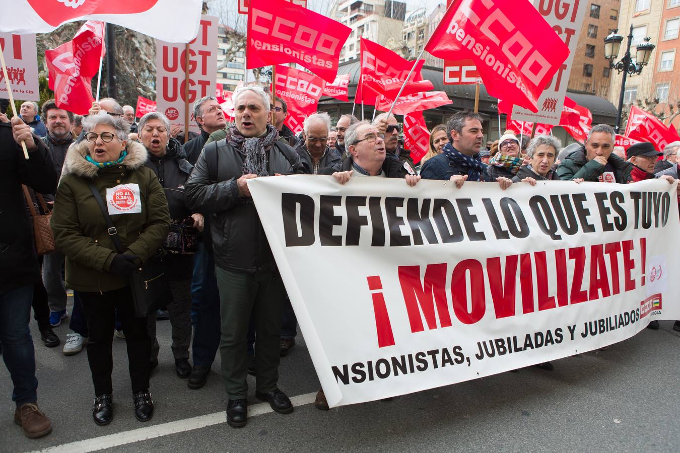 Los Jubilados reivindican unas pensiones dignas frente a la Delegación del Gobierno.