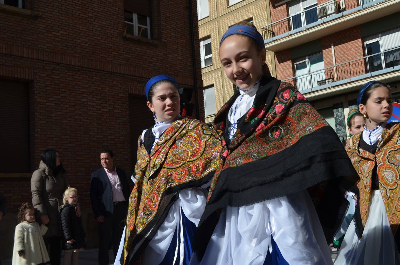 En el día grande, los santos Emeterio y Celedonio salieron a la calle en una procesión muy participativa por Calahorra