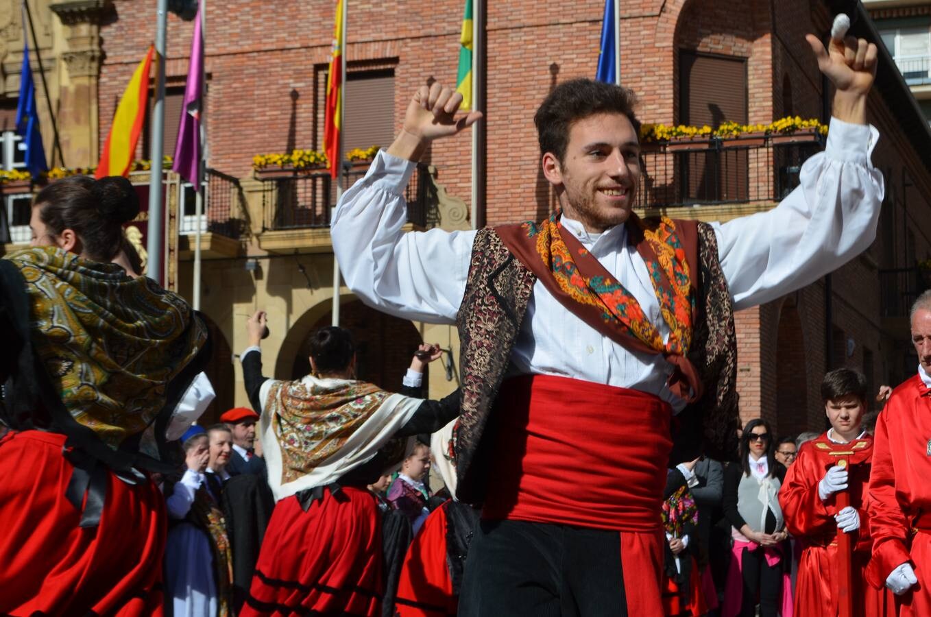 En el día grande, los santos Emeterio y Celedonio salieron a la calle en una procesión muy participativa por Calahorra