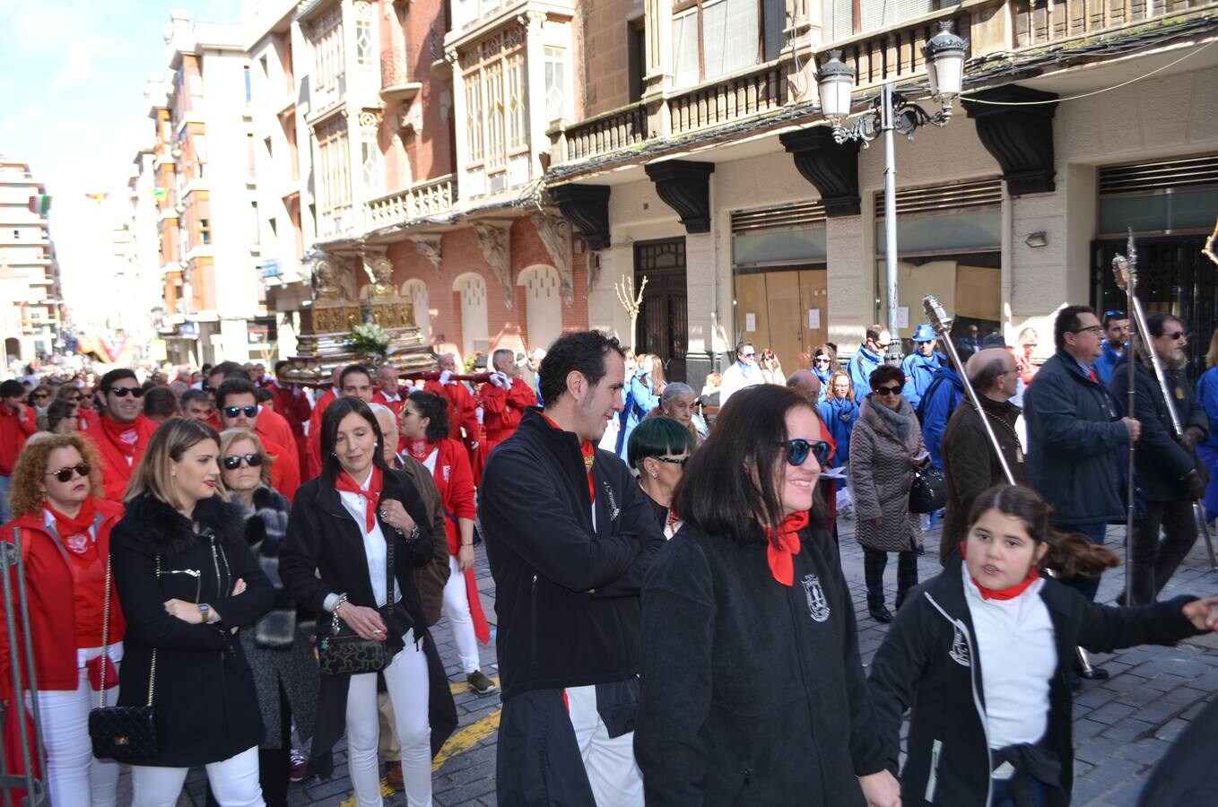 En el día grande, los santos Emeterio y Celedonio salieron a la calle en una procesión muy participativa por Calahorra