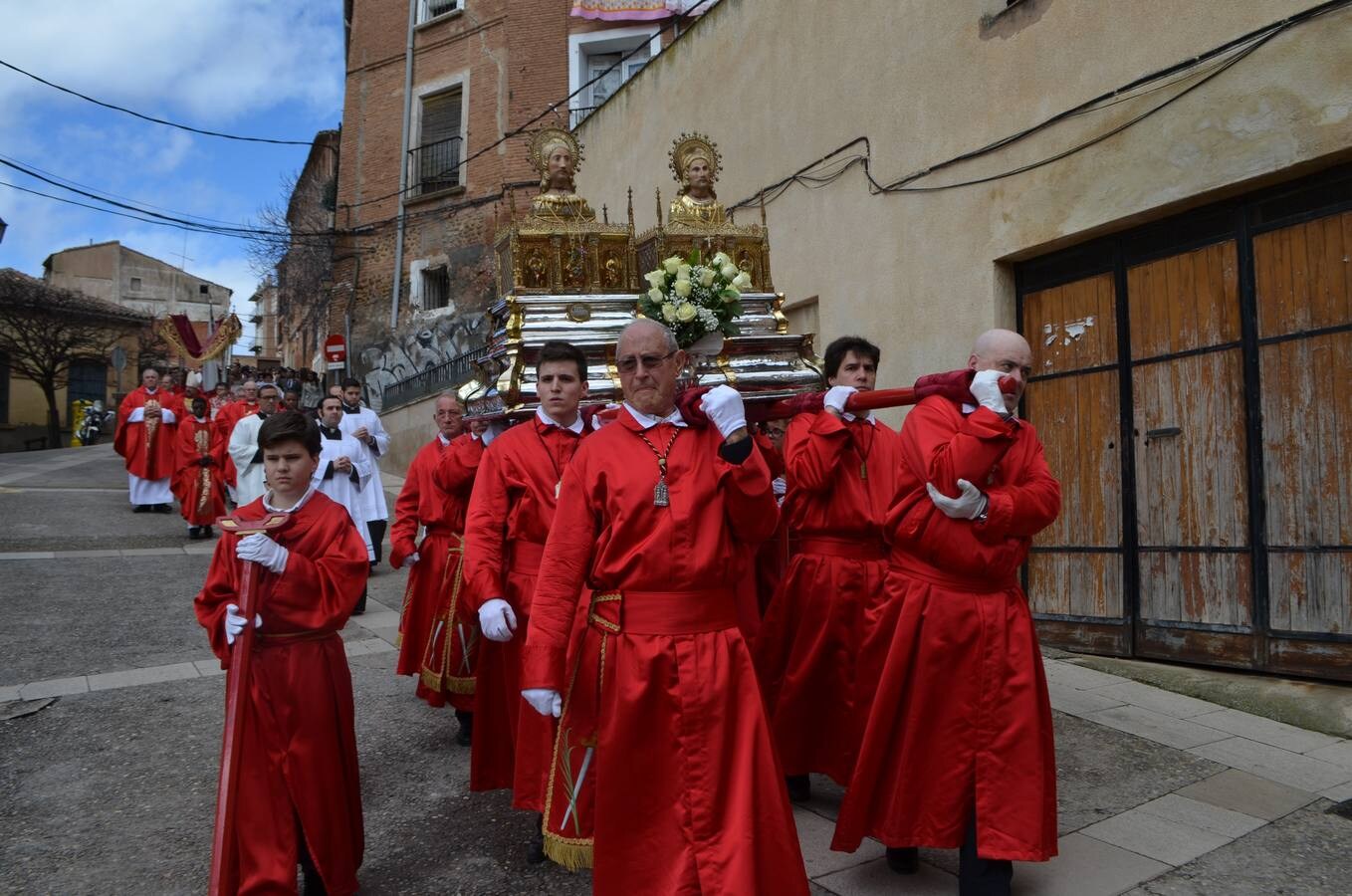 En el día grande, los santos Emeterio y Celedonio salieron a la calle en una procesión muy participativa por Calahorra