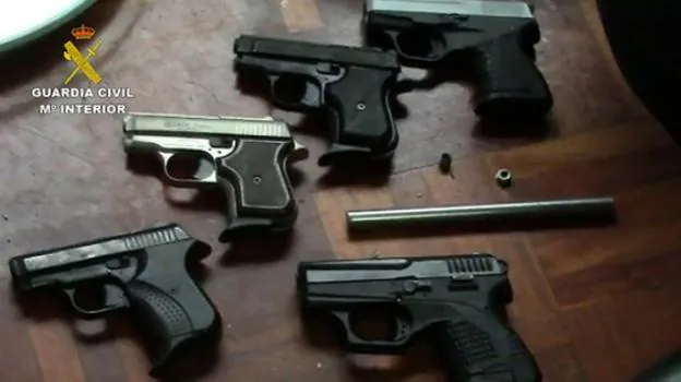 Pistolas de Fogueo, Armas de Fogueo y Detonadoras