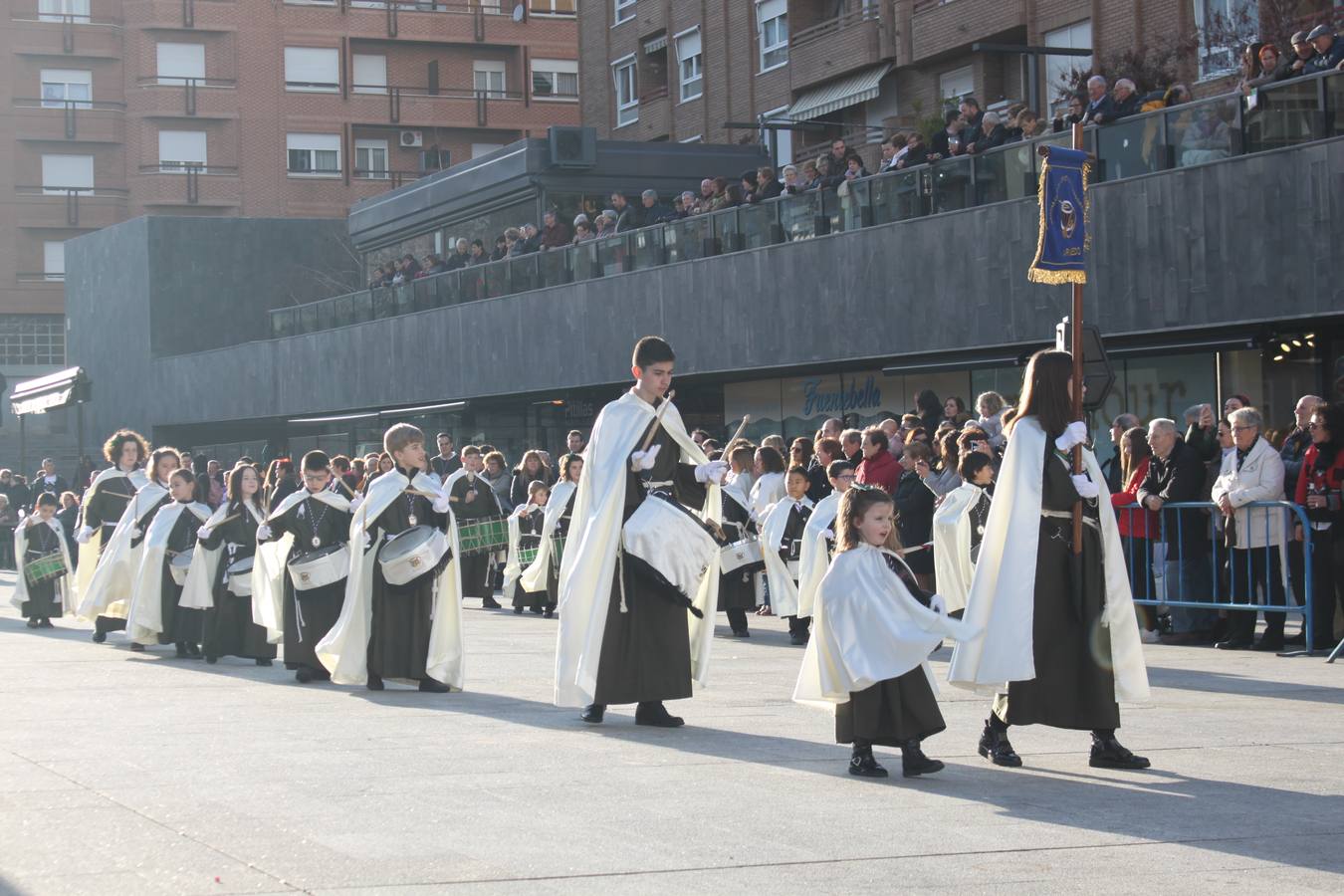 La exaltación de bandas de las cofradías anuncia la Semana Santa en Arnedo.