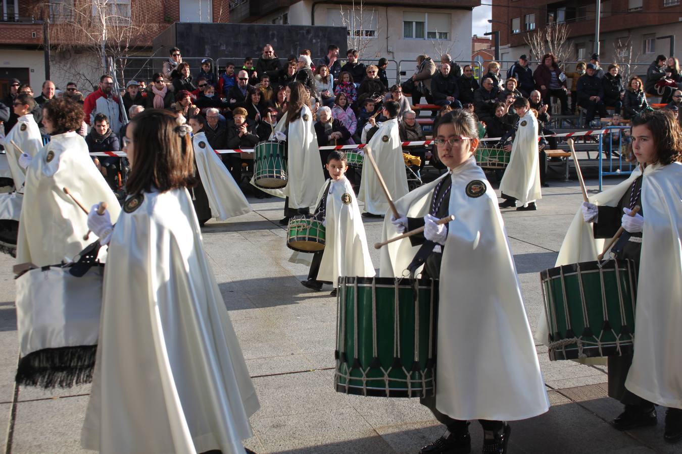 La exaltación de bandas de las cofradías anuncia la Semana Santa en Arnedo.