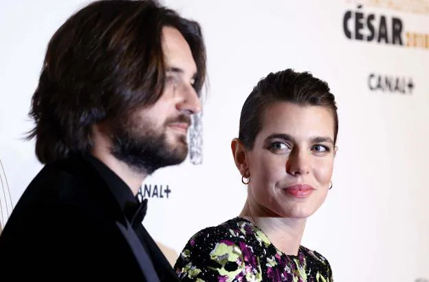 Carlota y Dimitri, en los premios del cine francés, el viernes. :: AFP